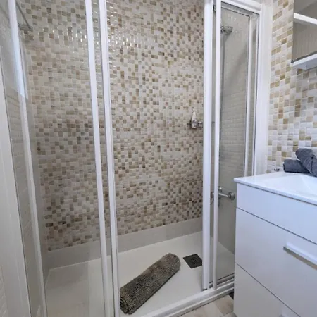 R-41 Modern With Pool Apartment